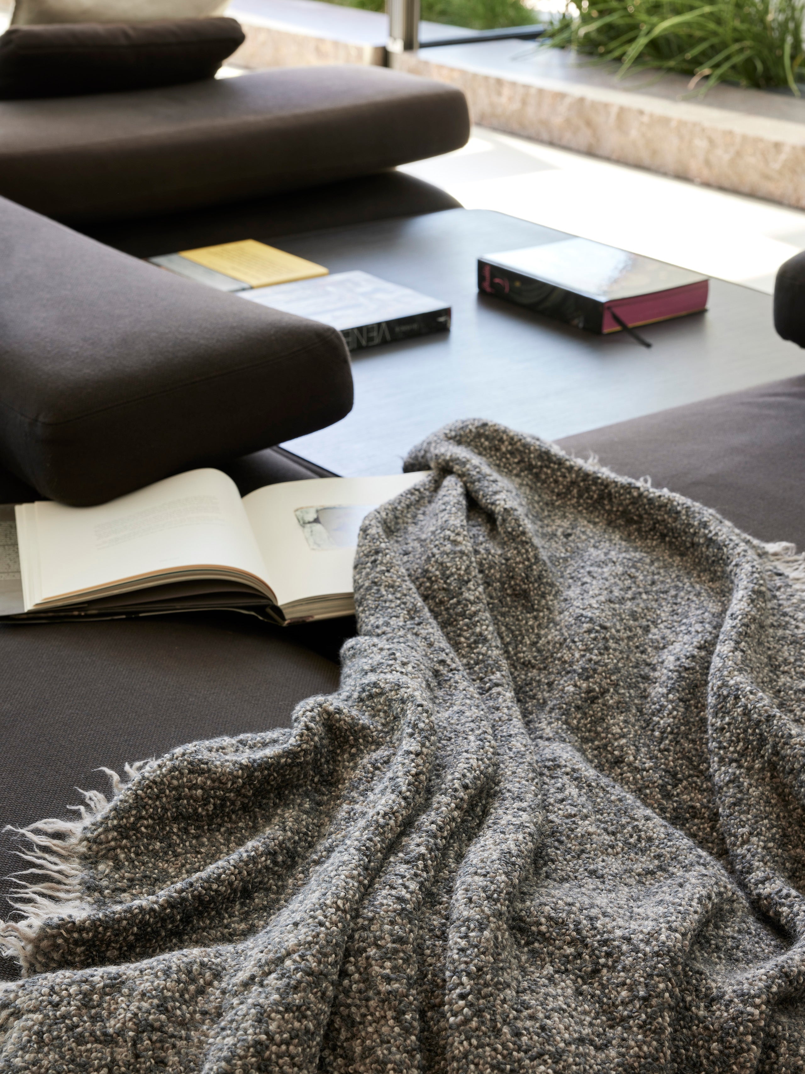 Throws – SPAZIO INTERIOR DESIGN