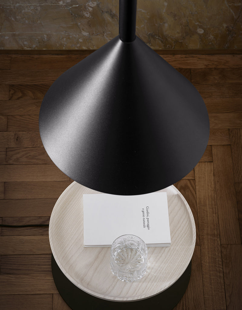 Ozz Lamp with table